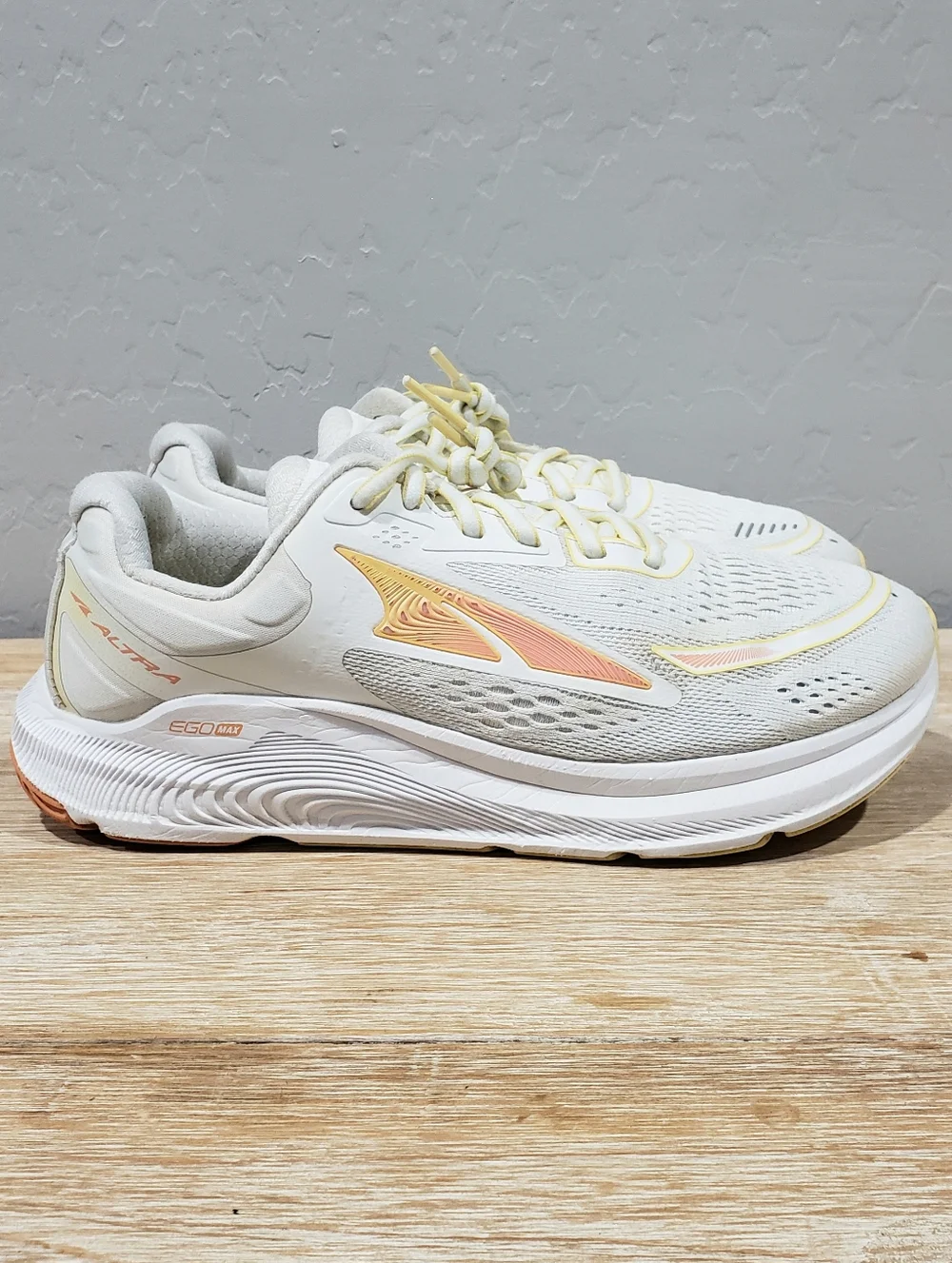 ALTRA Women's Paradigm 6 Running Shoes (10) White/Coral